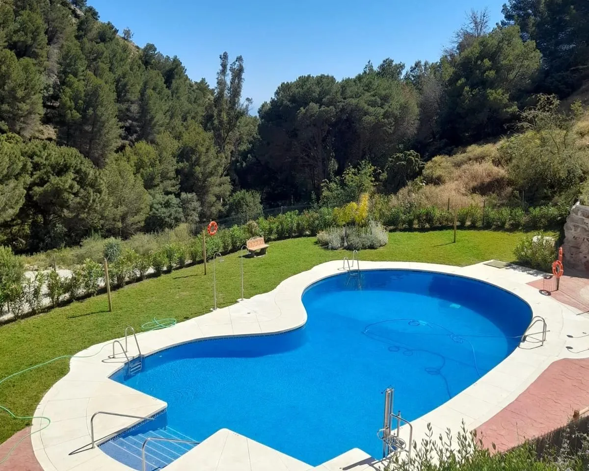 2c375050-205b-45a0-8414-f80c676bd244