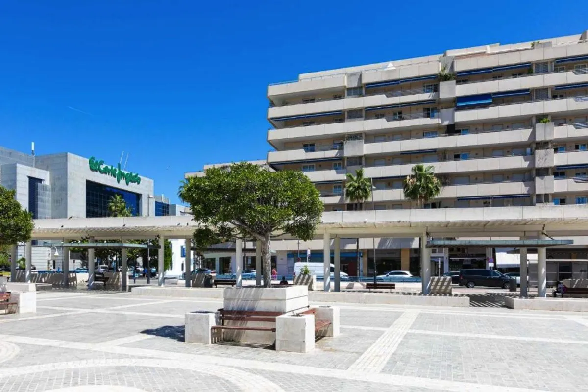 Luxurious 7th Floor Apartment in Marina Banús, Marbella