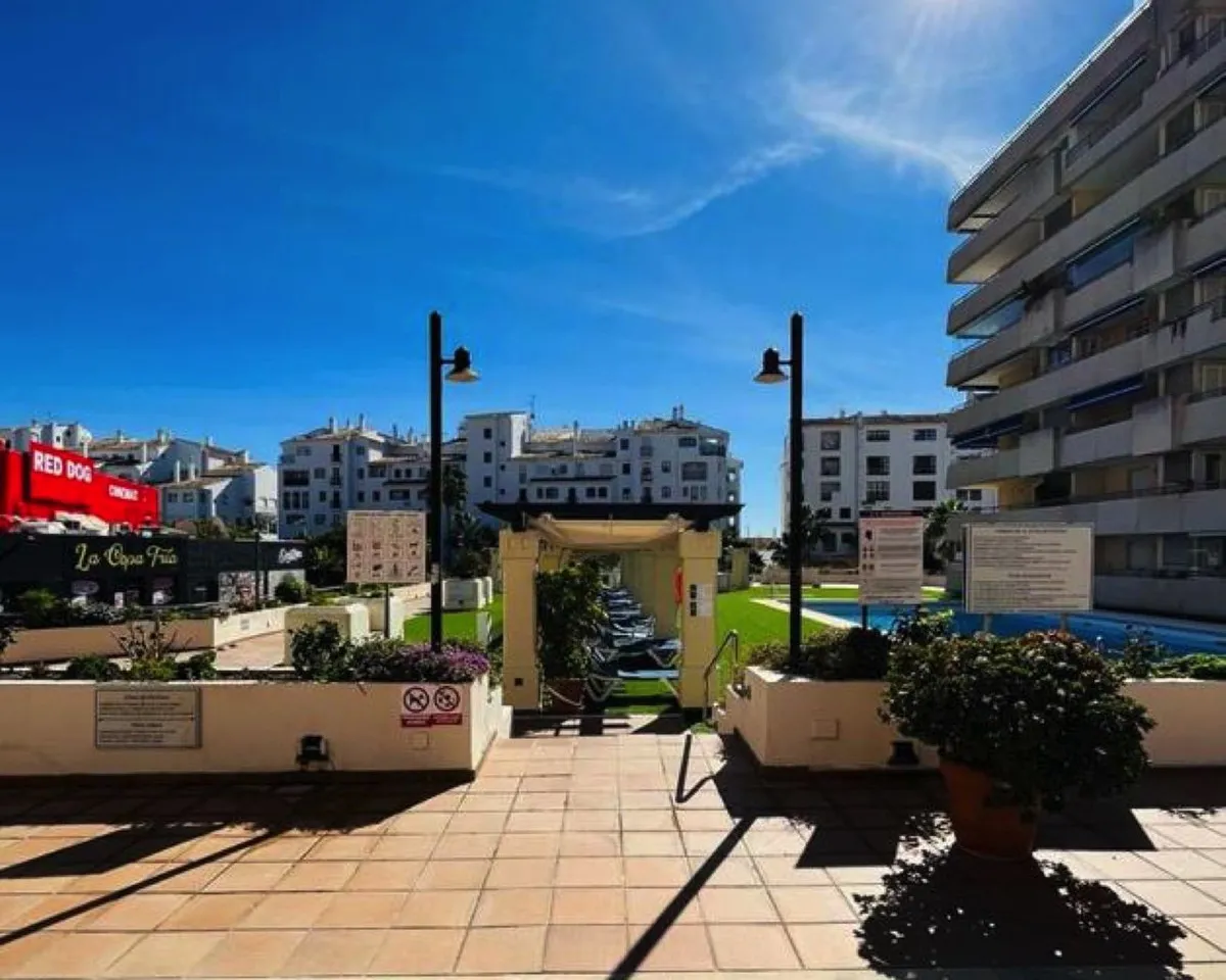 e5a30813-c004-41d1-ba63-7e95e0ed7087