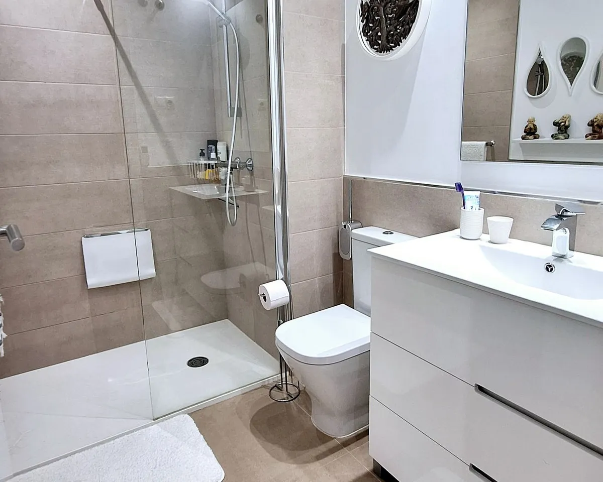 1c8ca54c-1db4-43cb-b7e8-0f9b7f9c842d