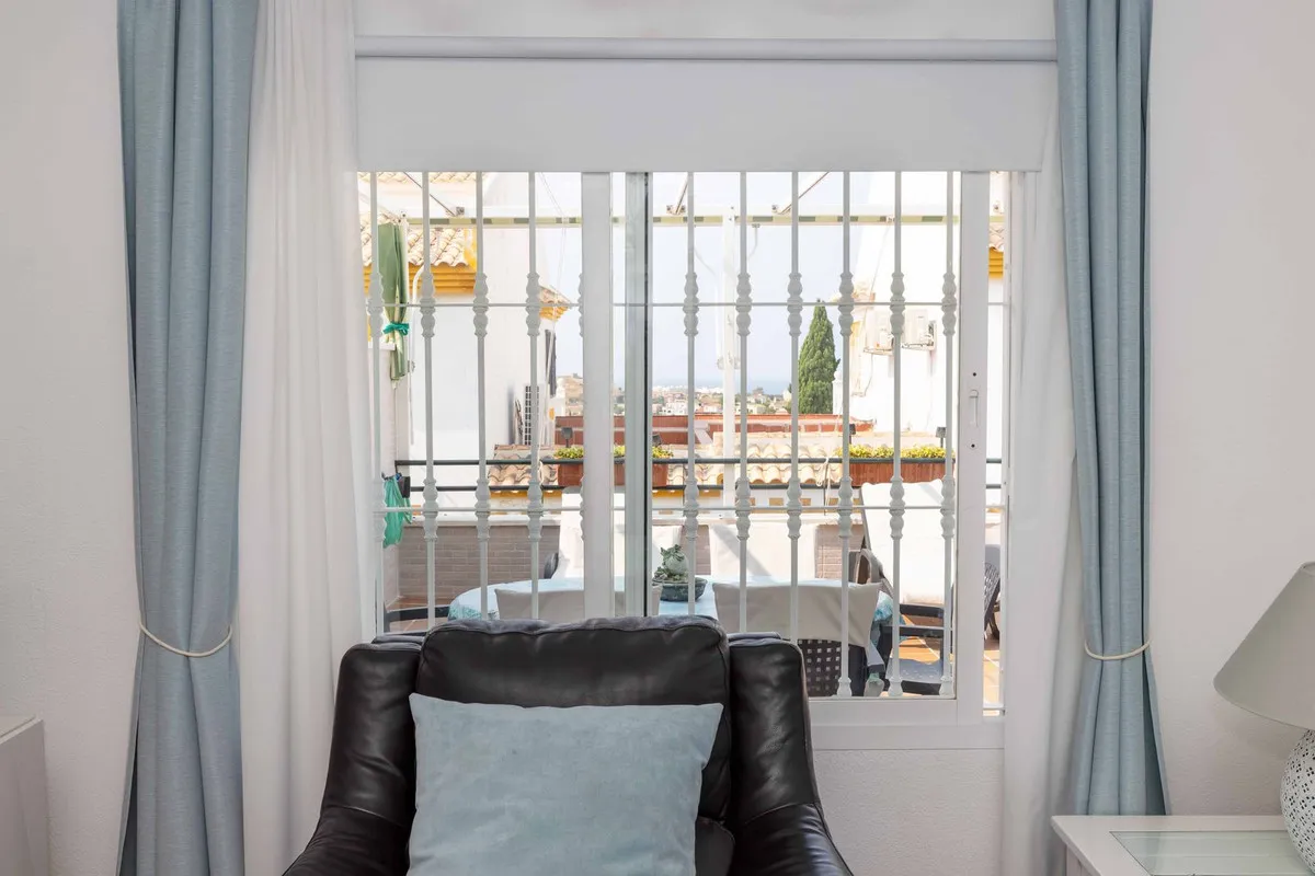 a52b385d-1f1a-401d-85cb-c10a4da29164