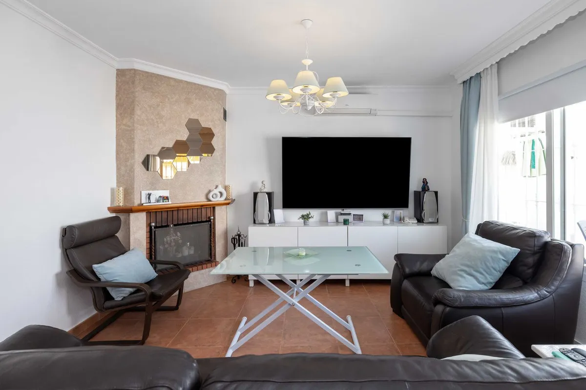 fa711c5a-f4d6-4b47-953e-6c490d42f338