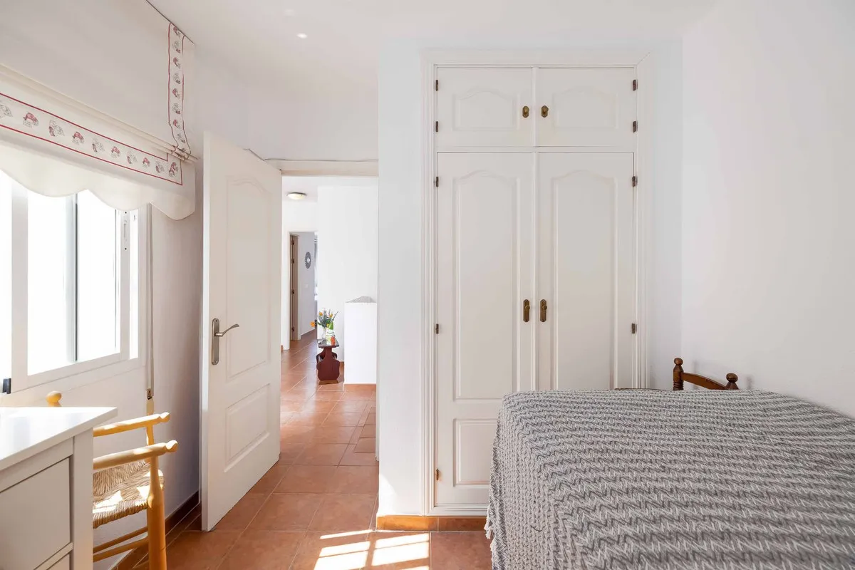 ffe74f3e-7fe1-4f7b-b0a8-44e4ff584991