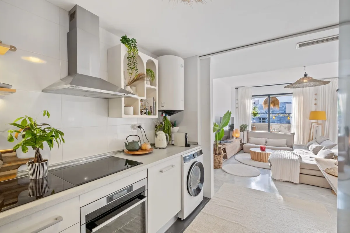 d8c7630e-4573-4bee-8f39-a7c53efb397e