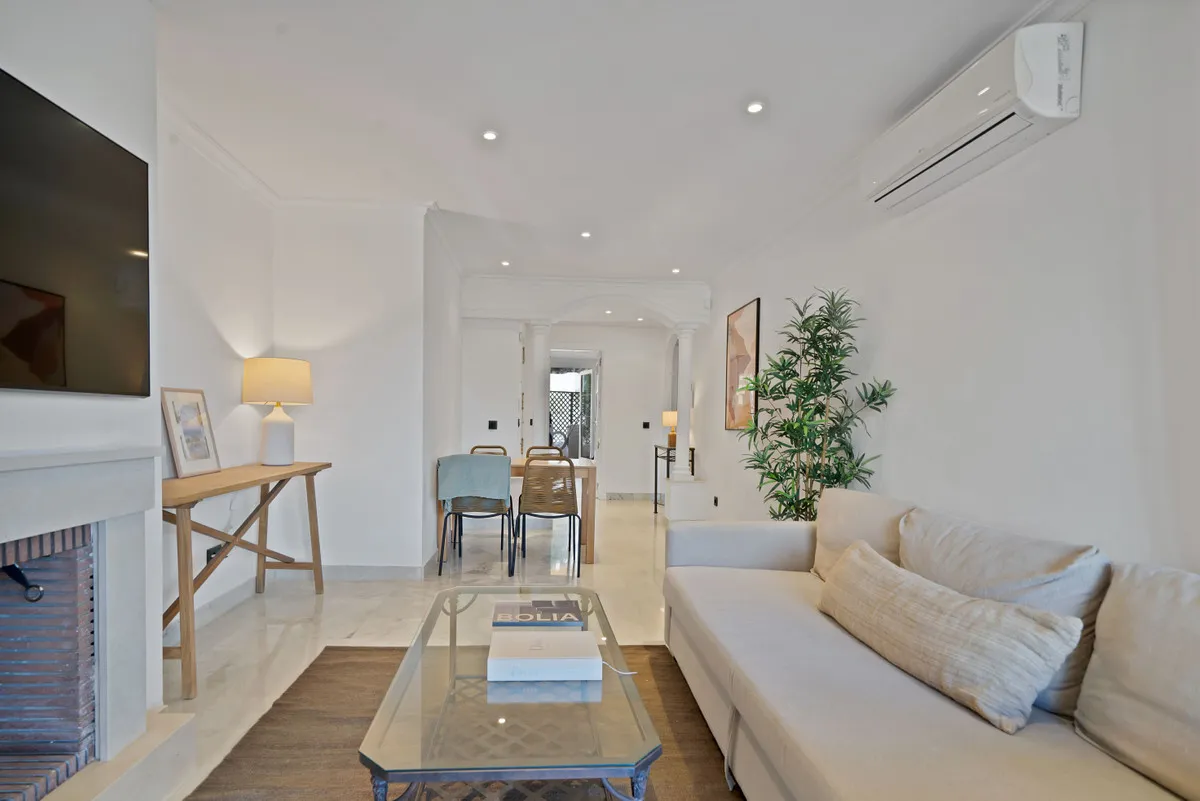 5e93bb62-f360-4d64-8fef-776626244a90