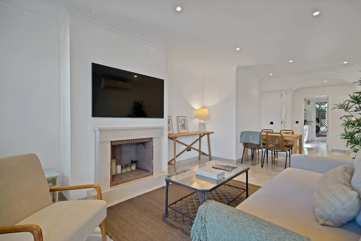 ee00ab94-e8cb-4d96-ba69-e7d24987212d