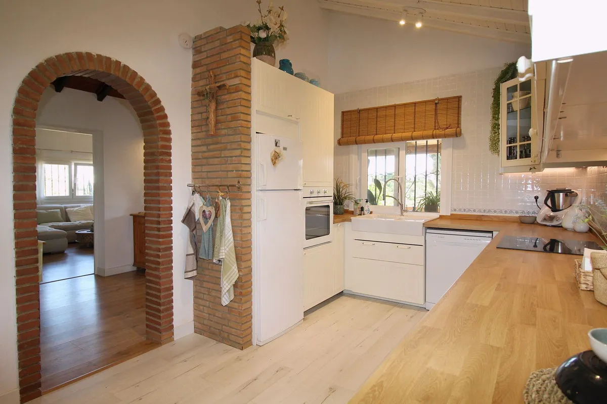 8bceffd3-200b-423f-8d7e-bc82dc2aa6f8