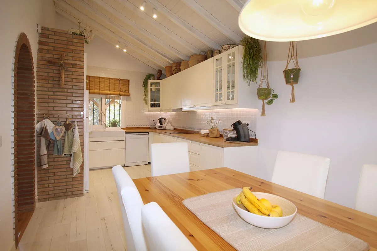 a0d08295-e97a-40bd-a816-a537db51c080