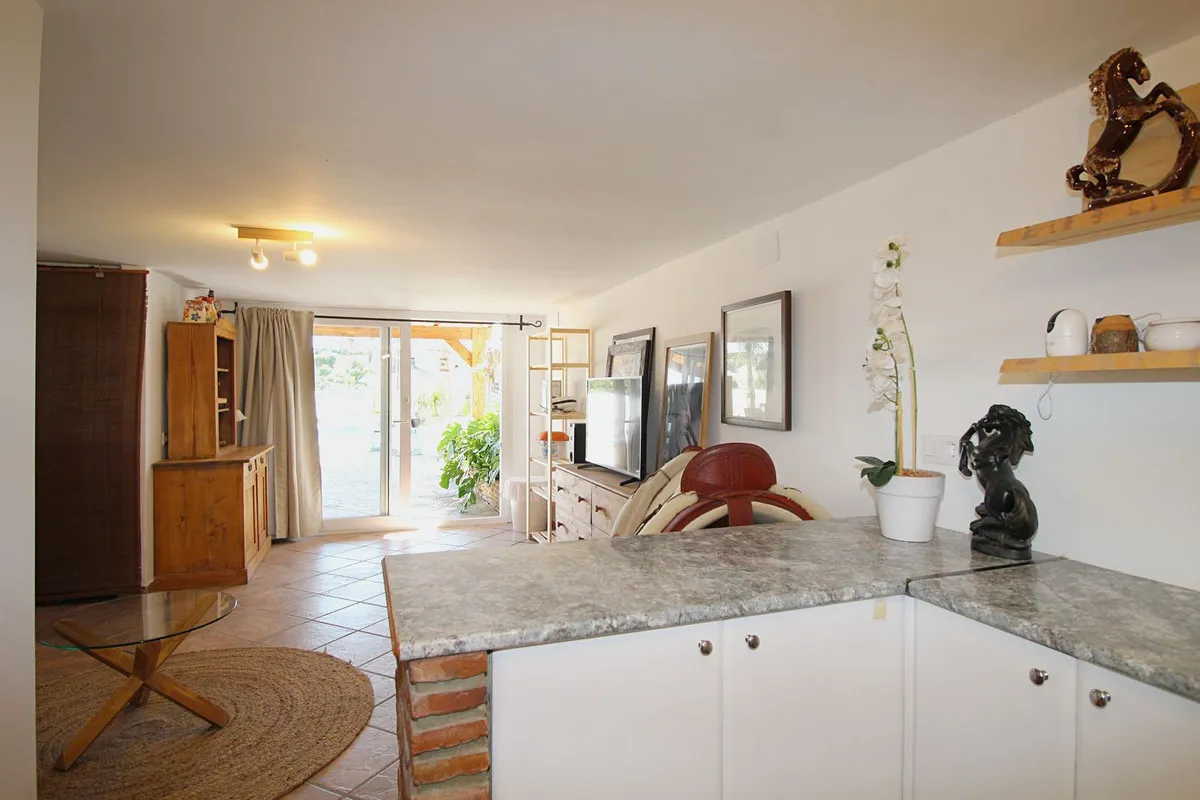 f2b3053a-d2b6-40c2-85b8-cc662ddd1b06