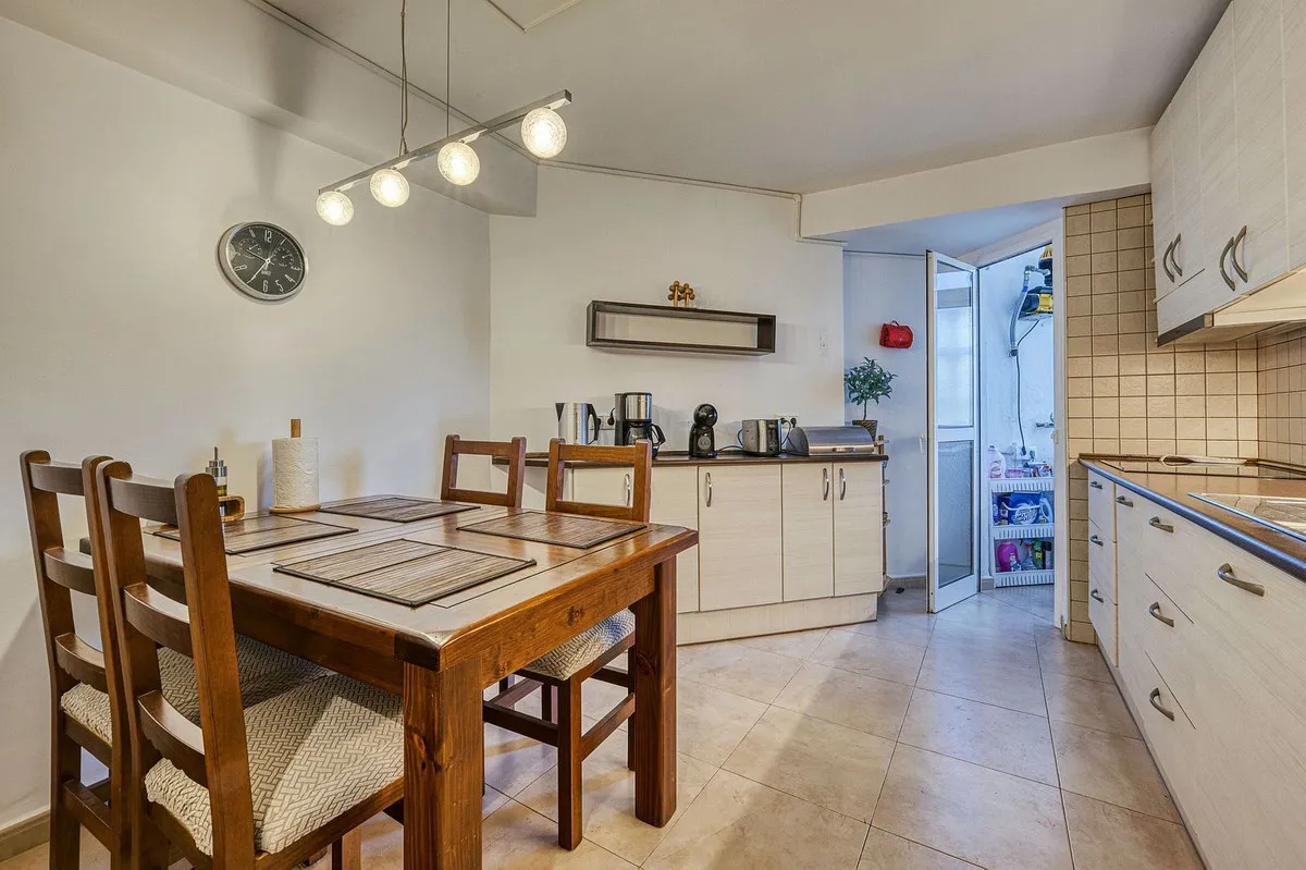 16b72015-6f14-4ba2-9a86-f5854c25ed8e