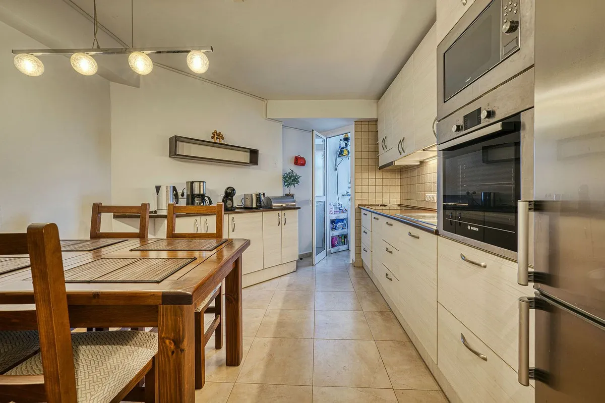 21b8229f-edea-4e41-a124-92fd17bd3a3b