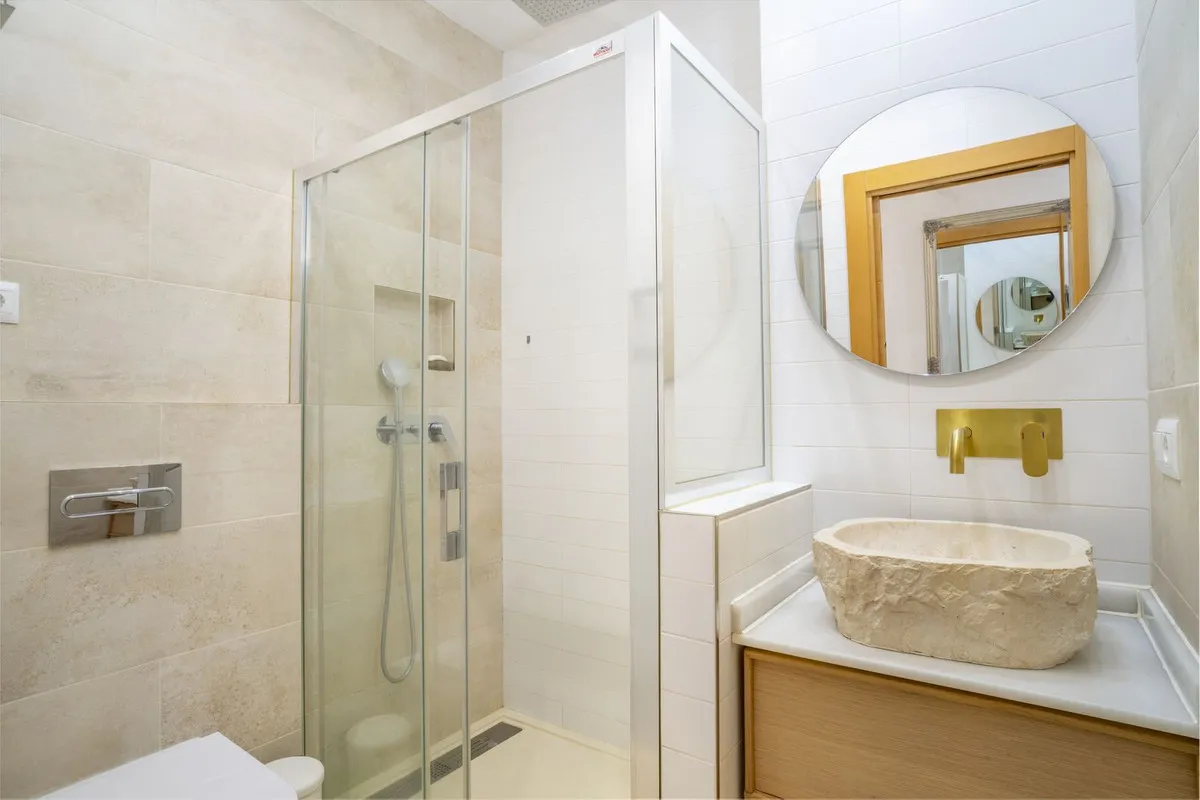 8dc52d7e-884a-48b5-abb7-66b0b7f7787a