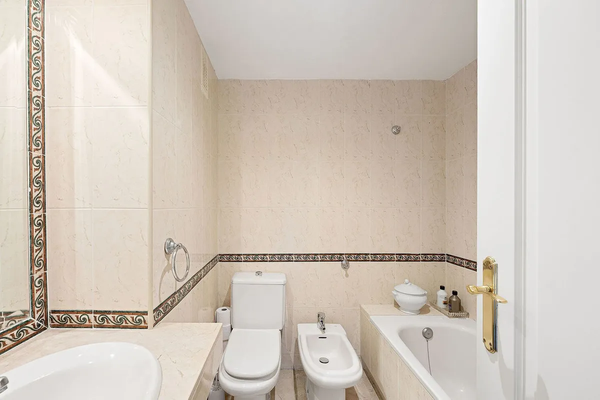 e4c39fc2-bca2-41aa-a0e8-d4ec63ee995e