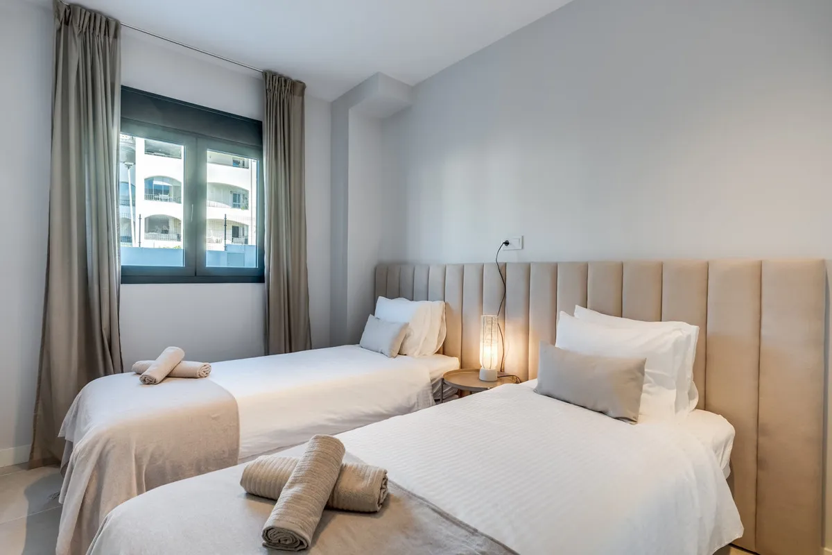 70cd8dbf-409e-4dd2-9a0b-d12711c45120