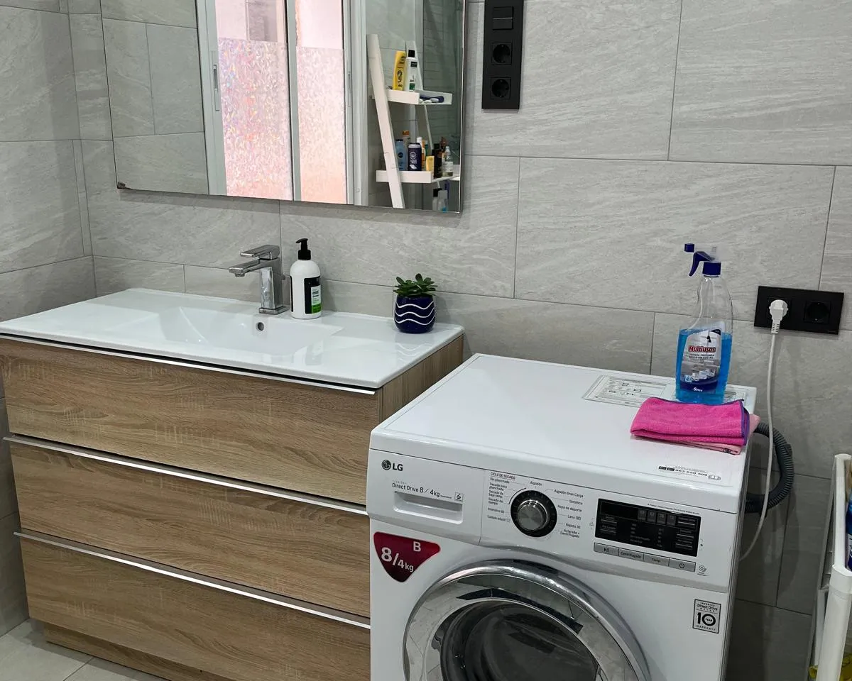 dc18b080-aca0-4ff9-a7e4-fcaba40e449f