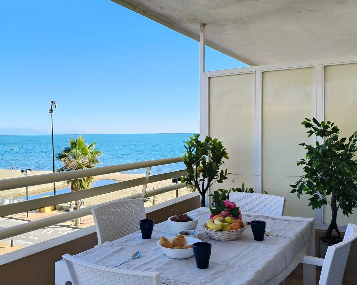 f112f3f6-24d8-459a-98f3-9eb685aba74b