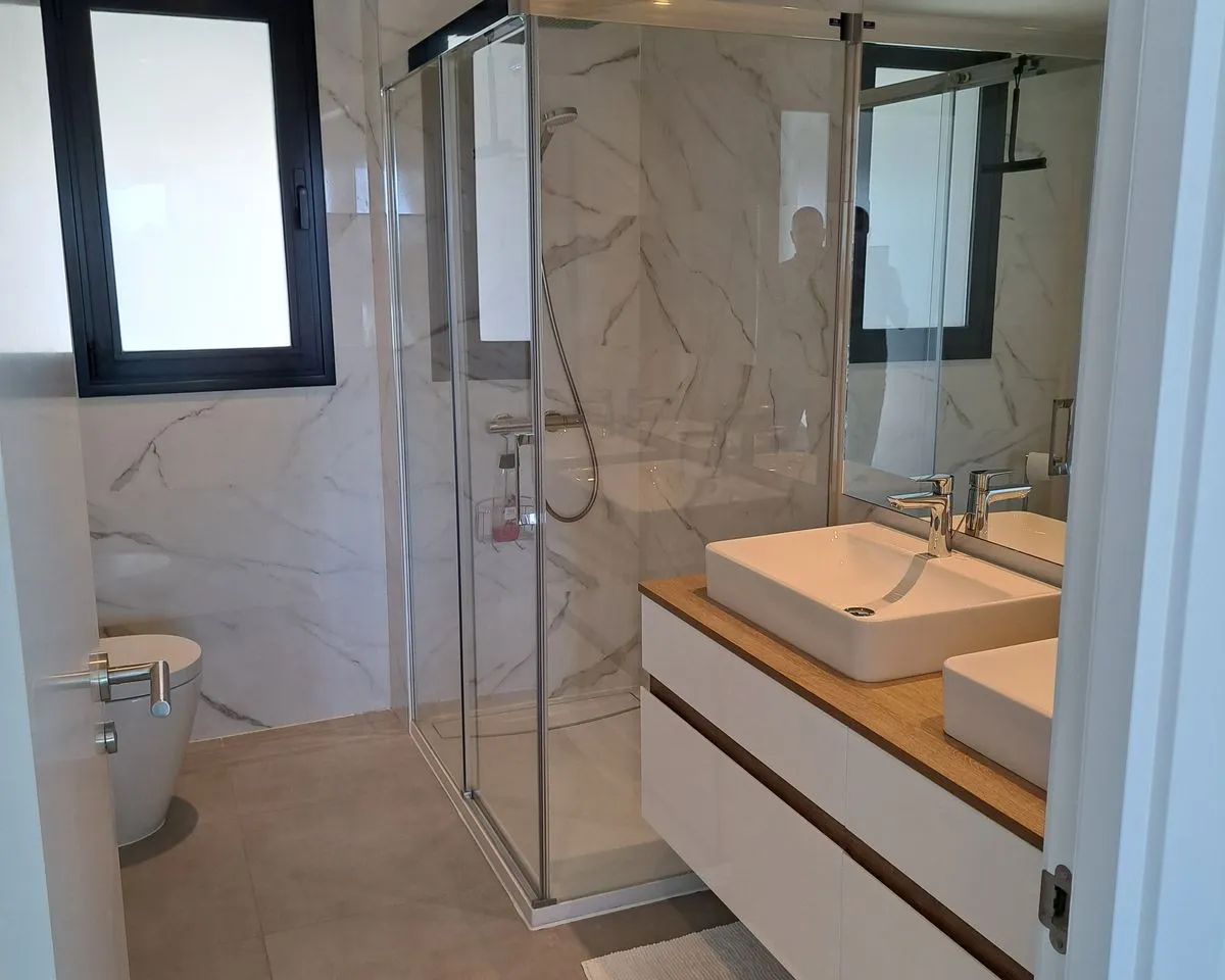 33b30145-8d9e-4d52-8c6f-174c69cee343