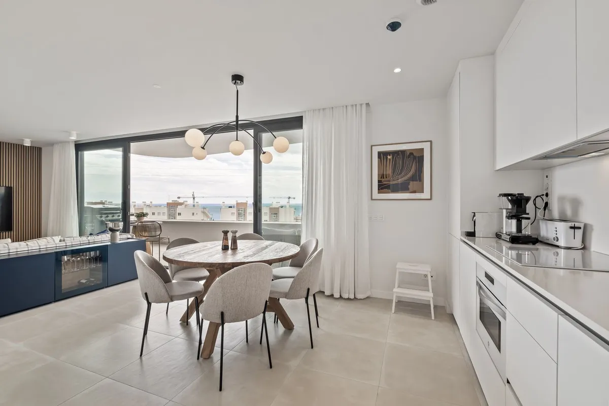 923ebc03-b3ef-4f4f-98a1-375ce1fe94b6