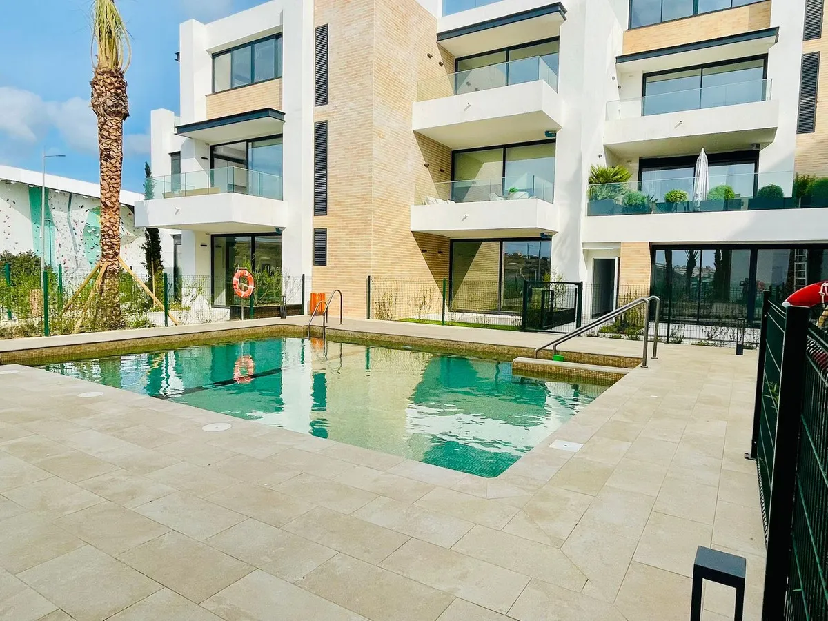 Luxurious 3-Bedroom Apartment in Estepona