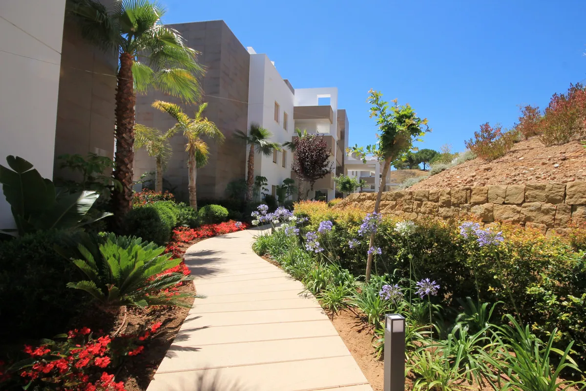 f0dc7b74-047e-430c-a54a-46cd0a453281