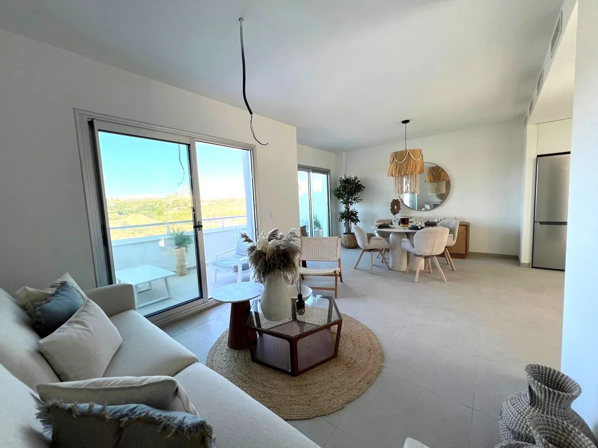 d14d2caf-8896-45cb-85ea-ee555303ccfb