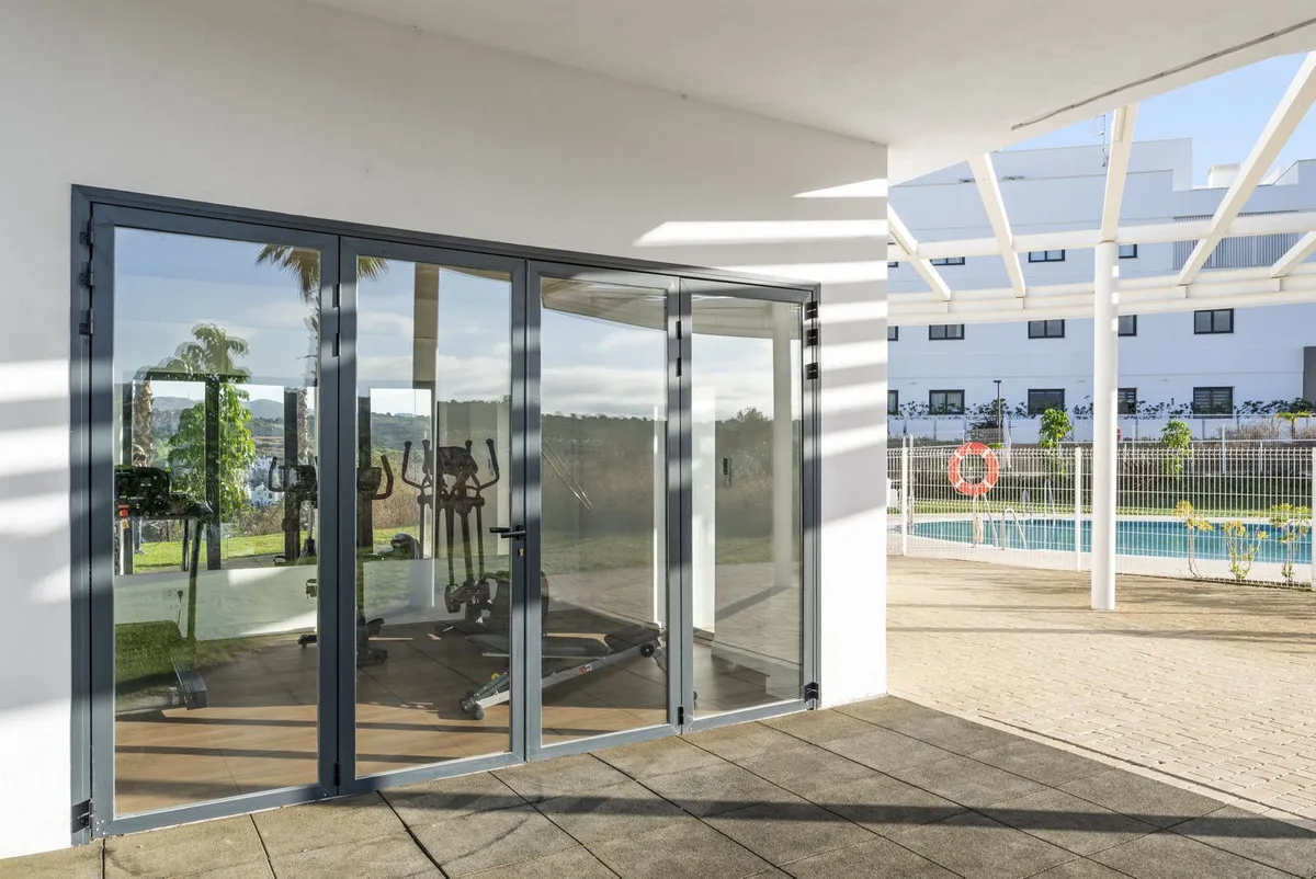 d43d9f36-8dc5-42b8-8cbd-f829dda3289f