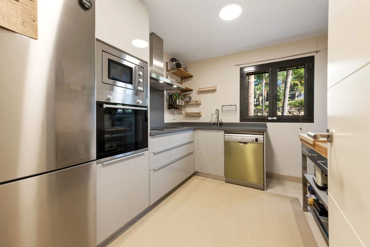 b484e8c7-39d0-4302-99d2-770595f660fd