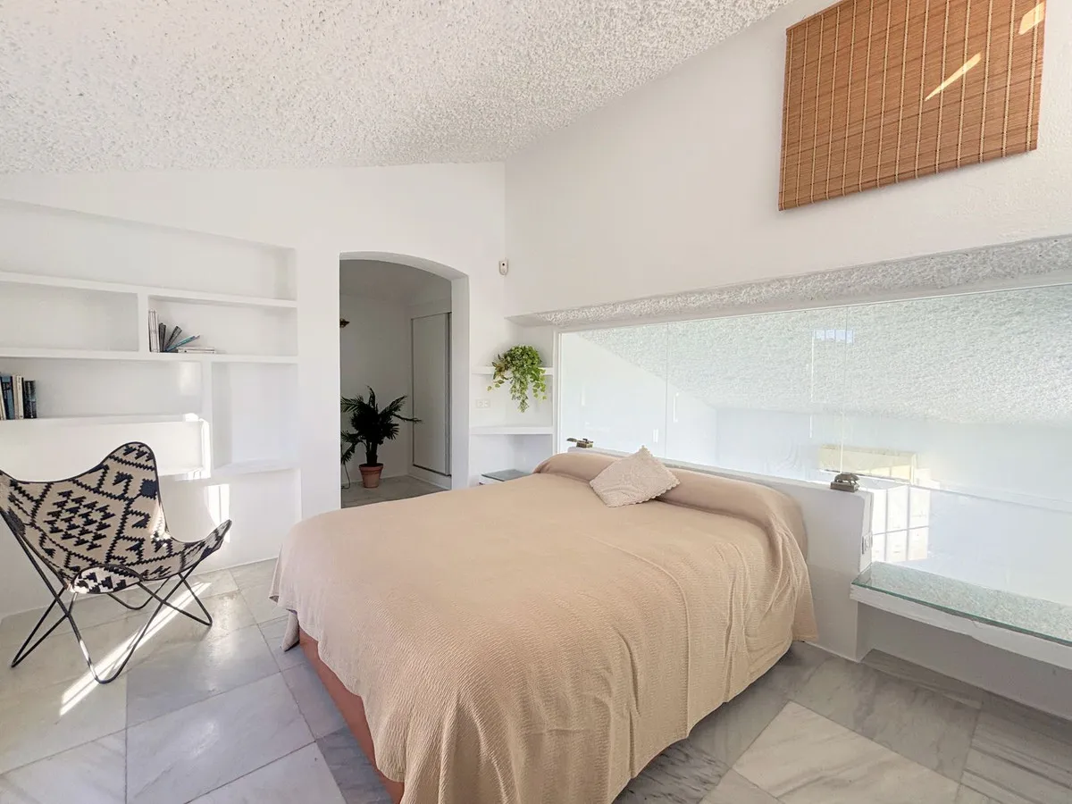 03cdf91f-61fb-4c84-b8bd-9272c8e30d43