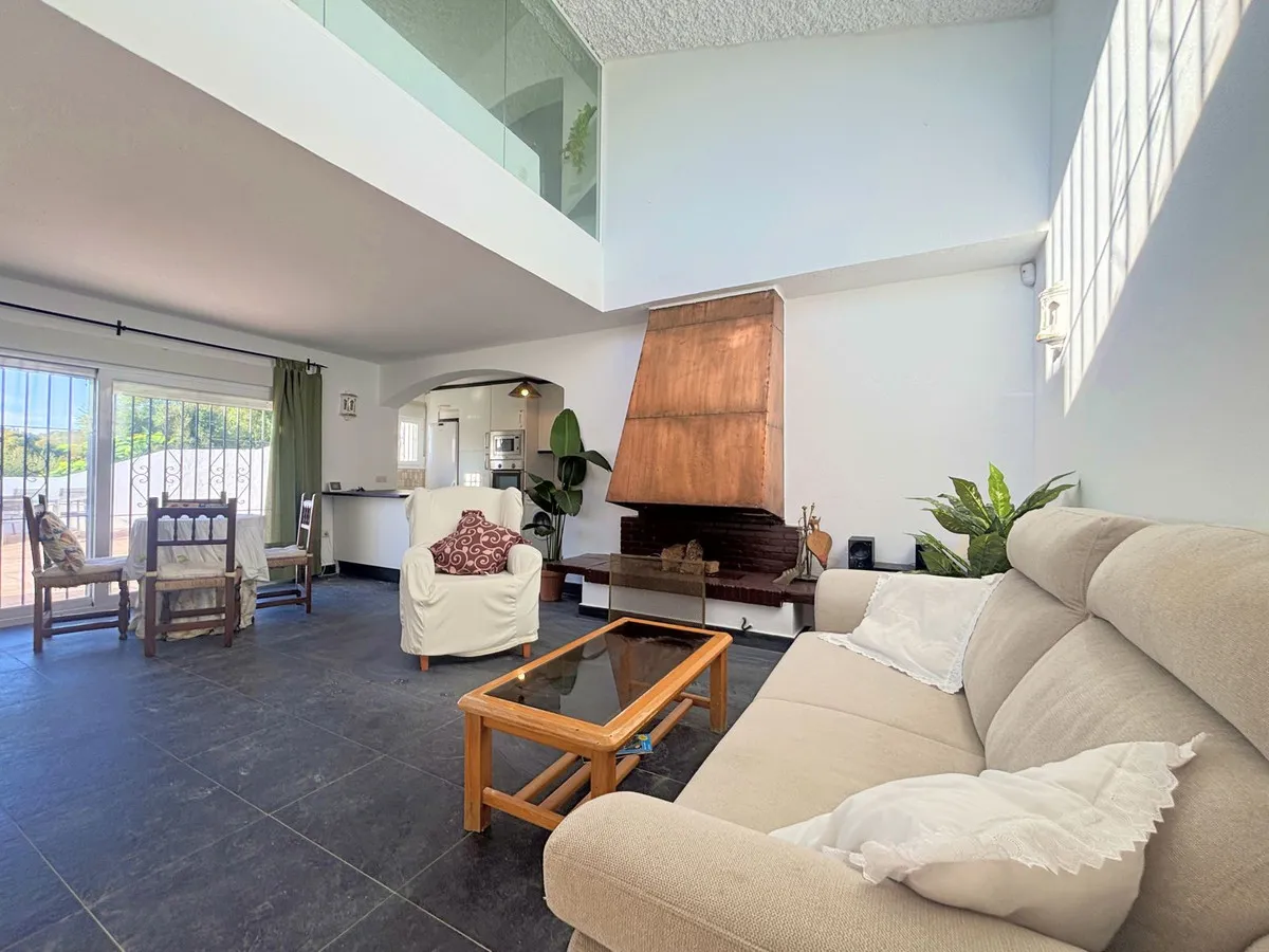 f1ca9f10-84b6-440f-b8f4-00d9423389f0