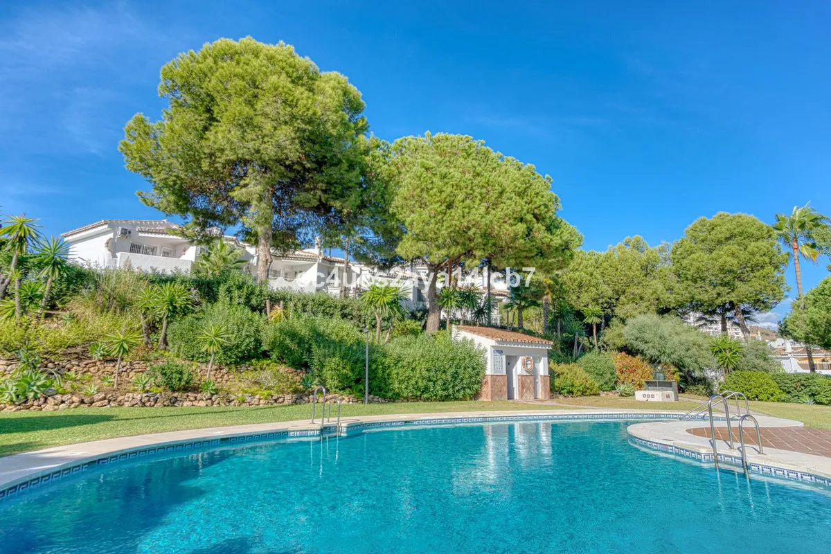 Charming Townhouse in La Cornisa, Calahonda