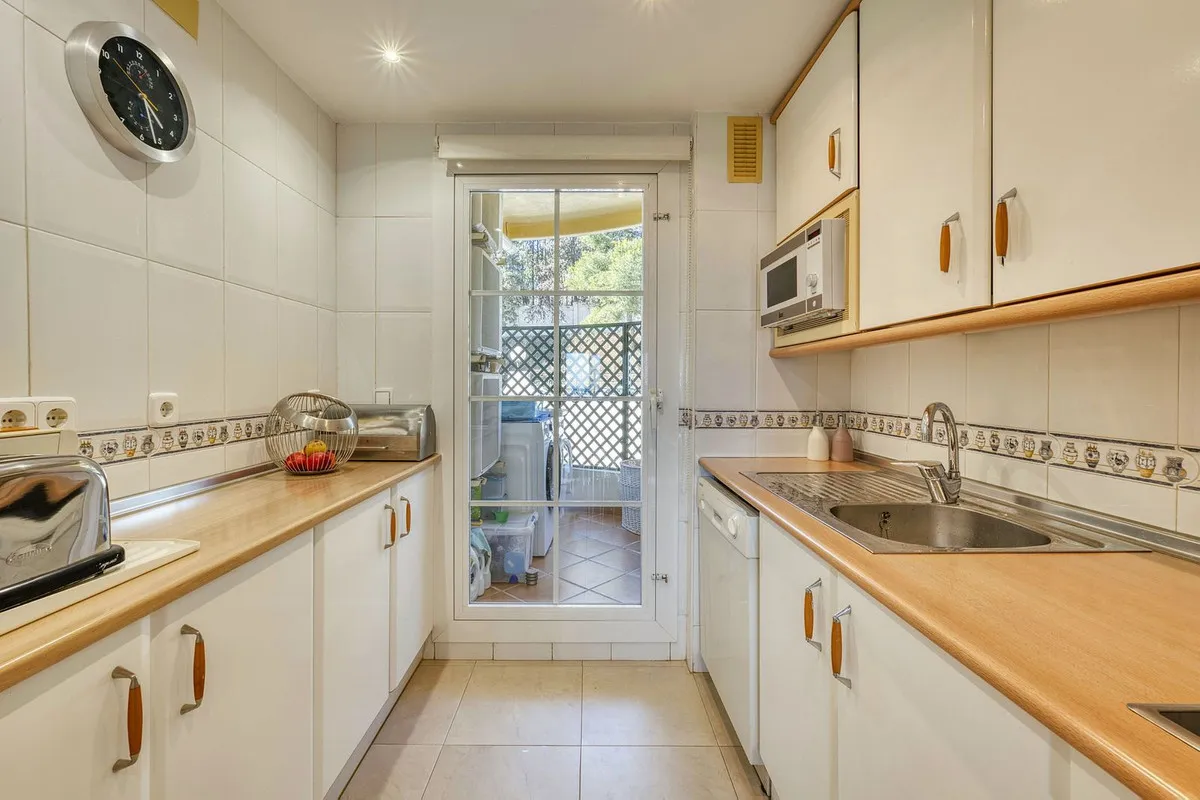 48ec9ba8-d26d-423d-875d-3eb0c4035475