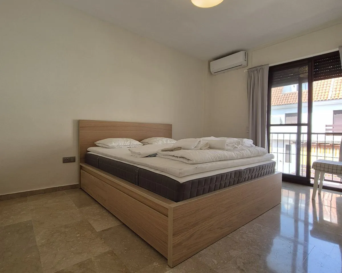 8d79b28e-dcc0-4f43-89e1-8781707a53c1