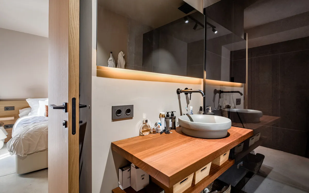 e4bbbdb5-f417-4f32-b964-efe03661ea2b