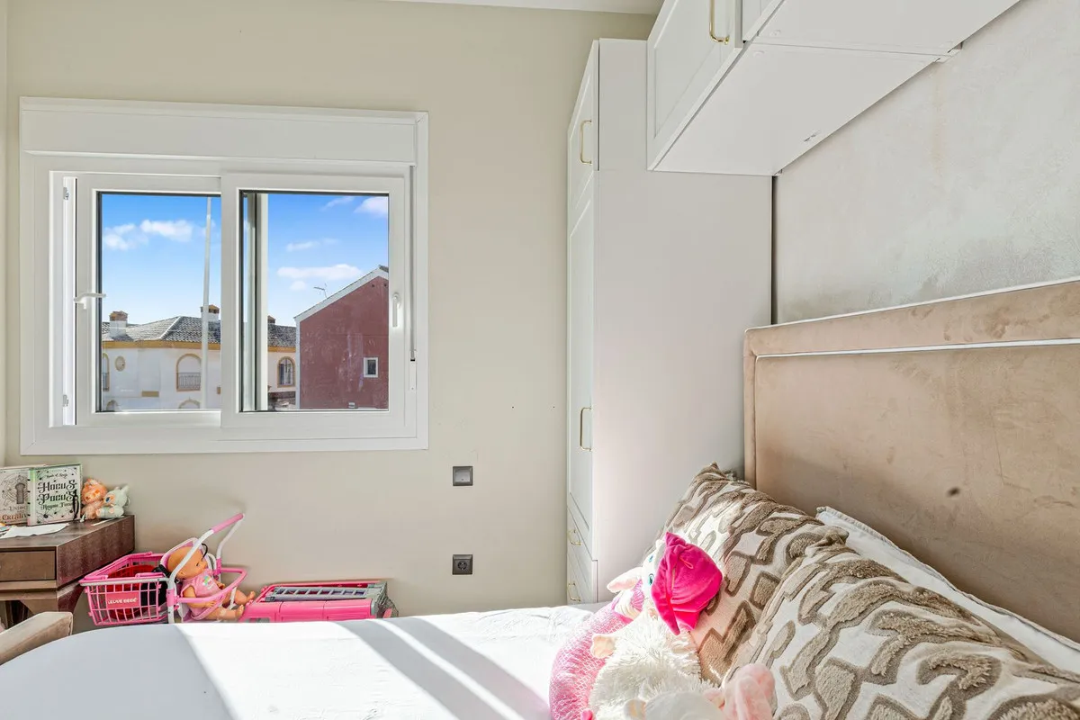 24ca6a53-1f86-4bf8-bb23-0a185e86b528