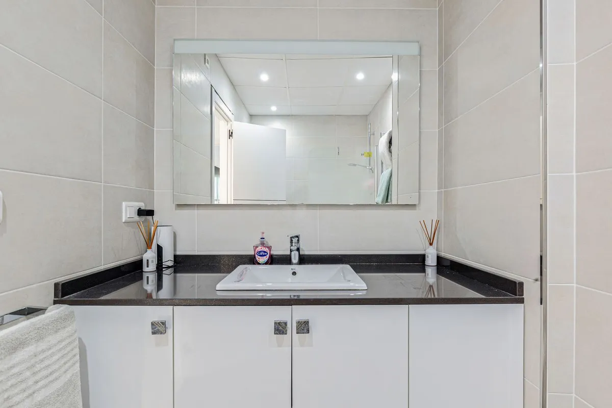 f46bf6a6-2e76-4516-9376-cf3173fba84a