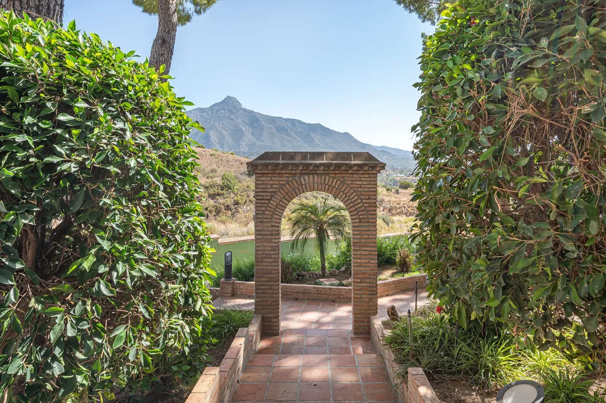 11f6a438-8840-4ad6-96c1-4463eb0ec9fb