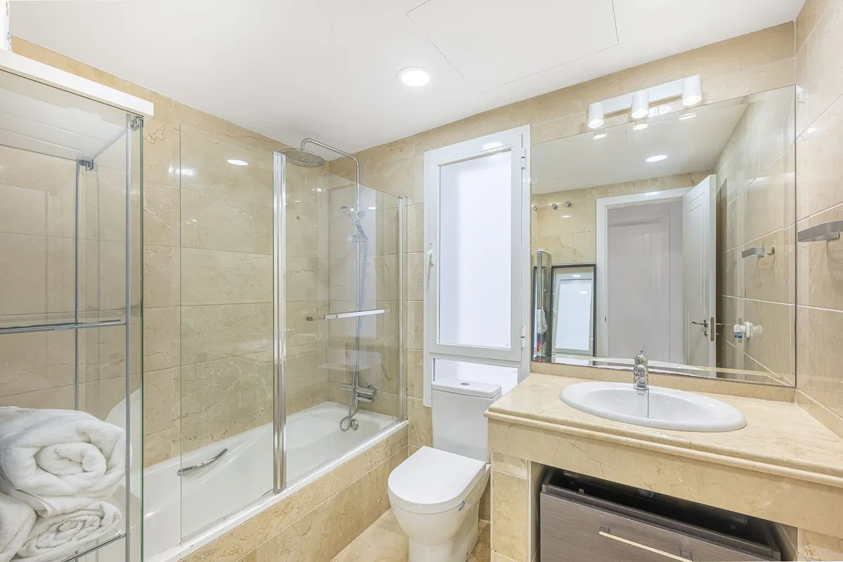 8a200e70-c00c-4ce8-aaef-b1a10ac26d93