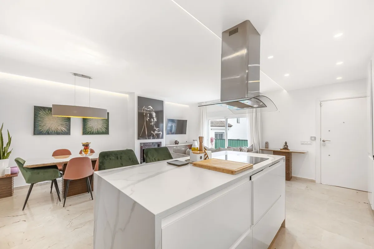 f0d90c4b-dbdc-422e-916d-0b0b6f24a094