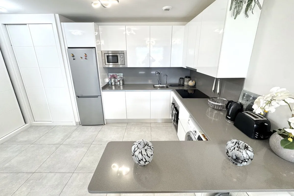 eb061f66-7c9d-4c24-9892-3afe458a109d