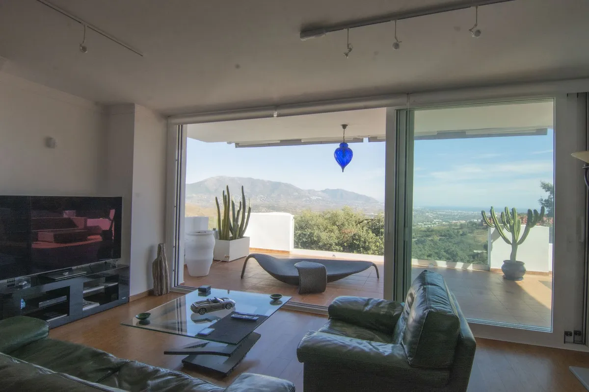 6ff7de21-9f24-41de-a221-5a9e718e7b19