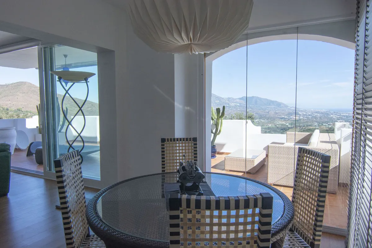 aefb8d52-6179-4857-8132-eca5473057db