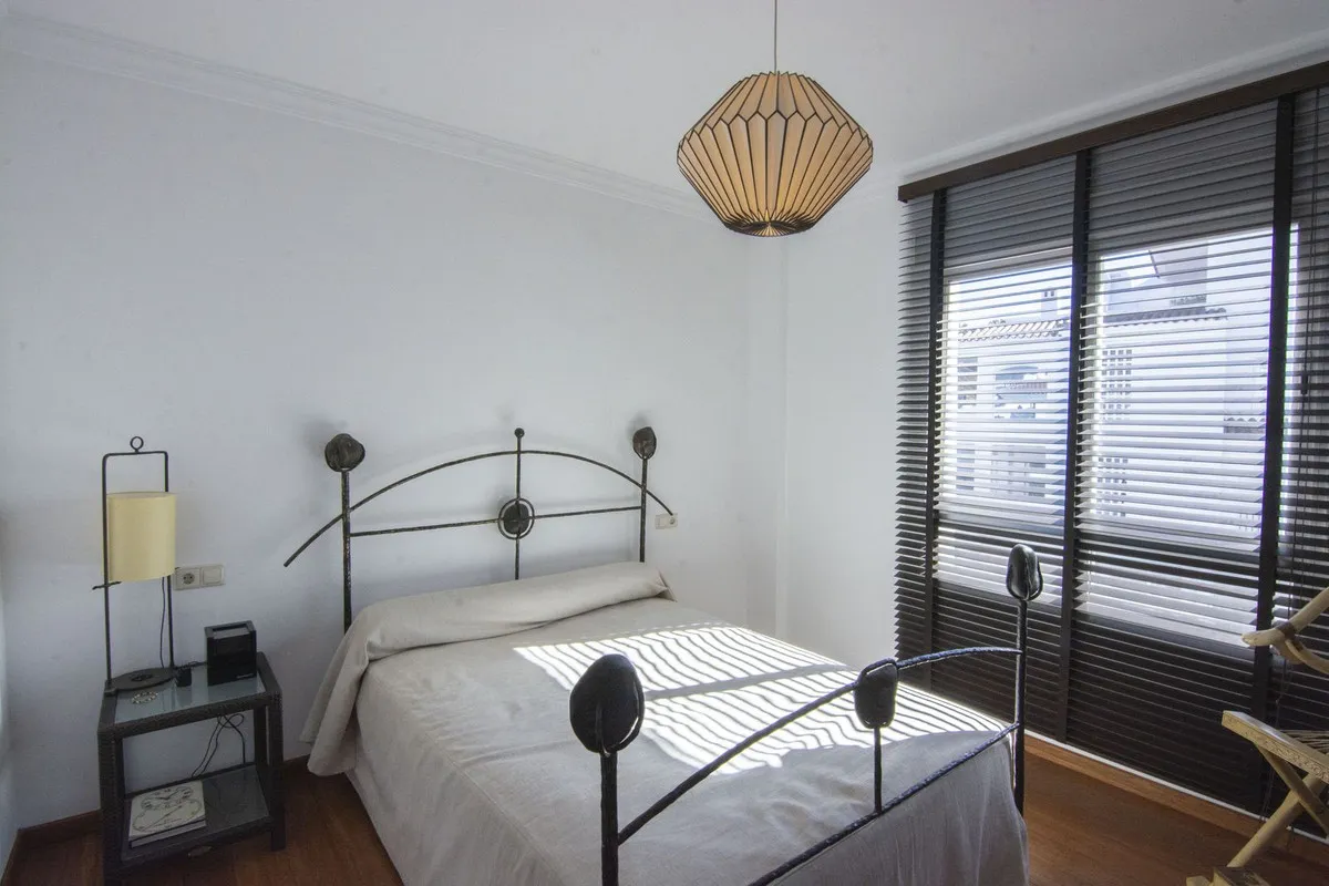 f935d92a-a885-4dbb-9a47-38b2b7859e03