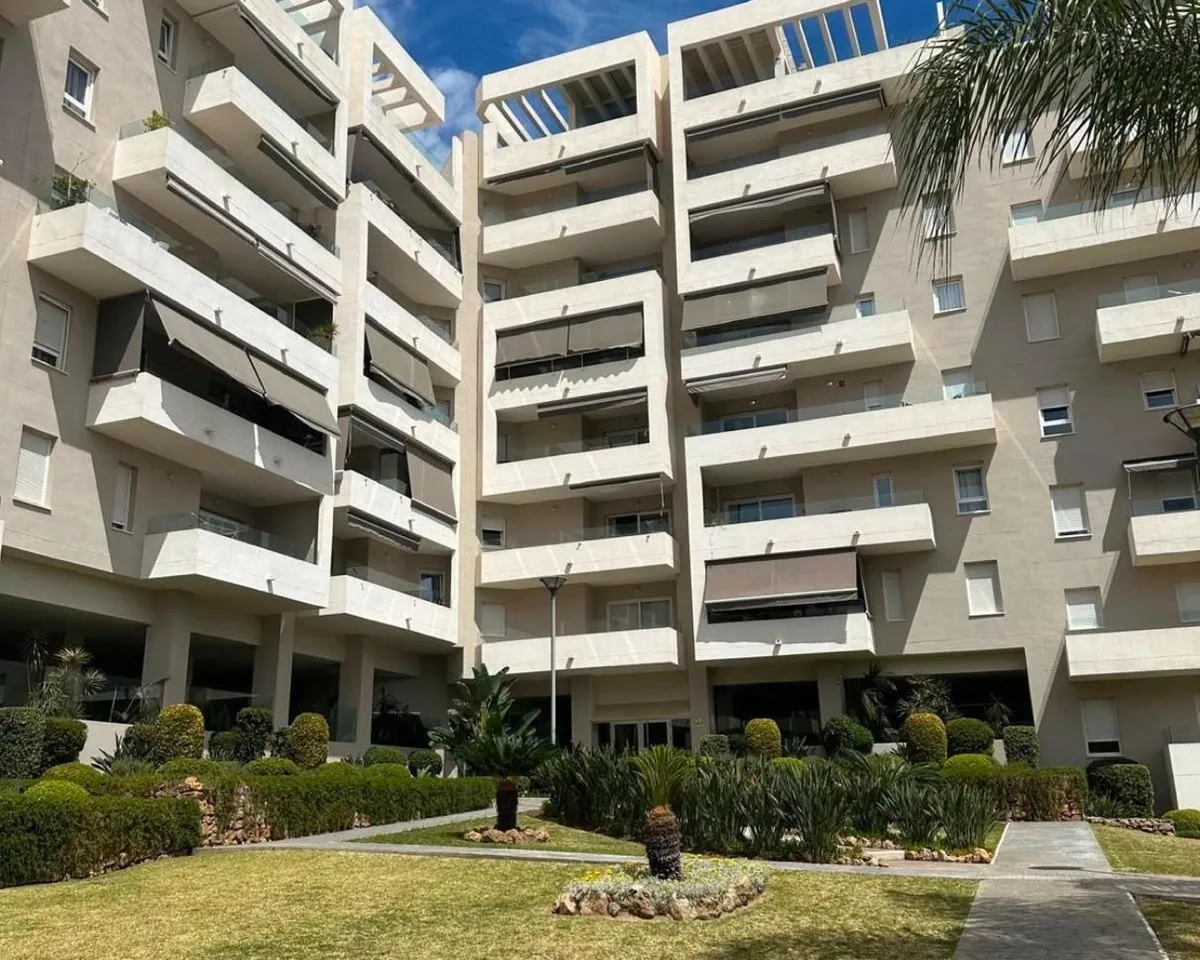 a0ff45b8-7ee1-4e43-9dad-e1a132ac91f9