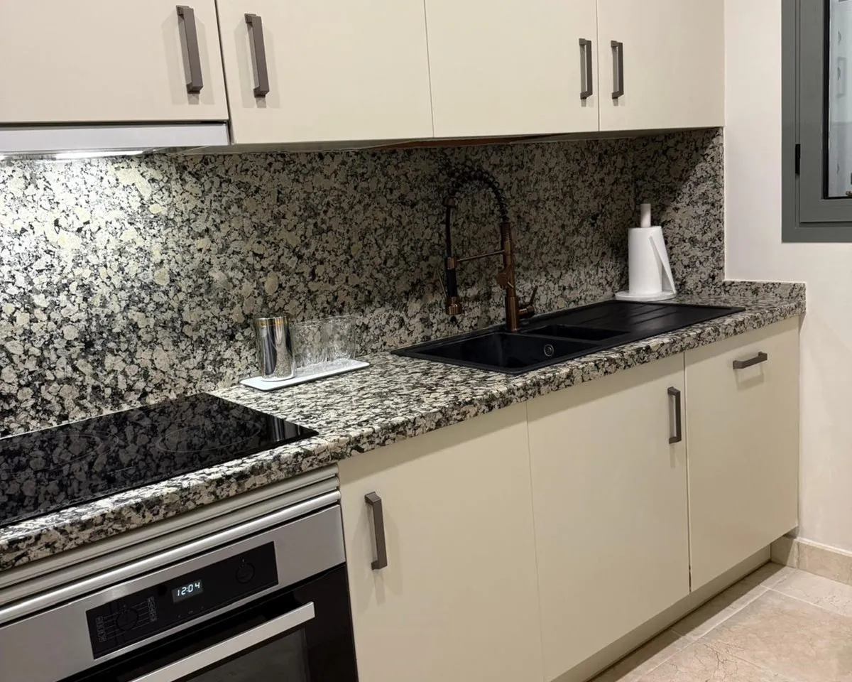 651d0ce3-c456-43bf-b9a2-6fe56583b339