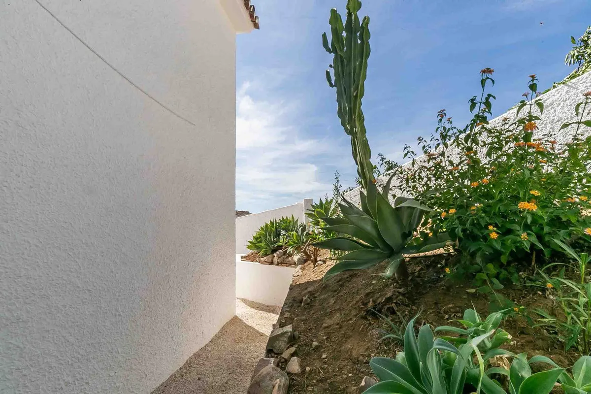 562e401b-d916-4f3b-b339-1763a2bdb747