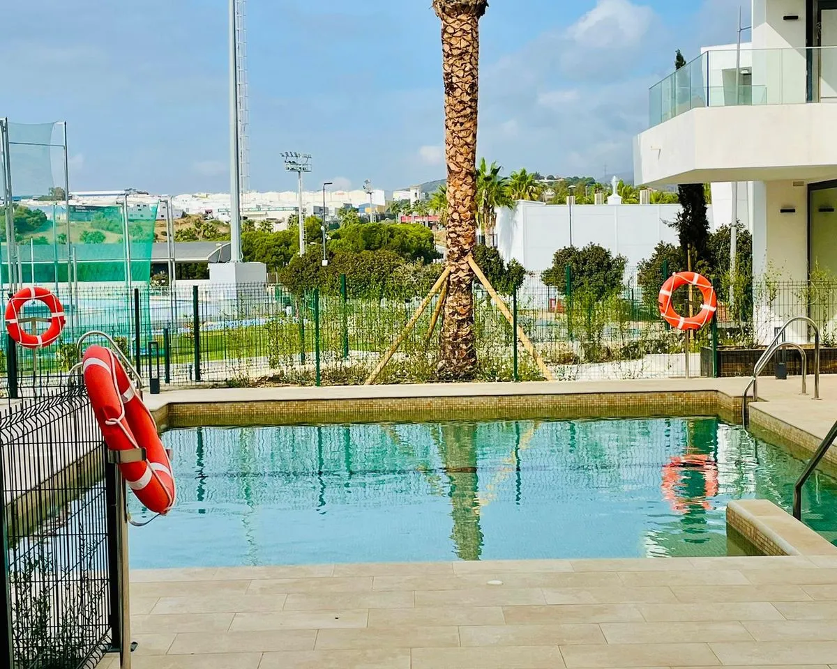 fe33b981-925d-4e36-bbe6-ca7b3b468e91