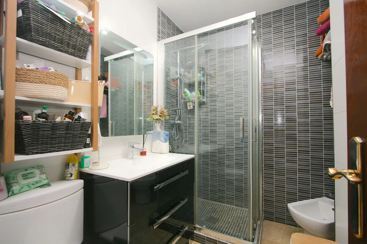 b9d67970-98d2-4c42-8a1f-14a4c6c74fac