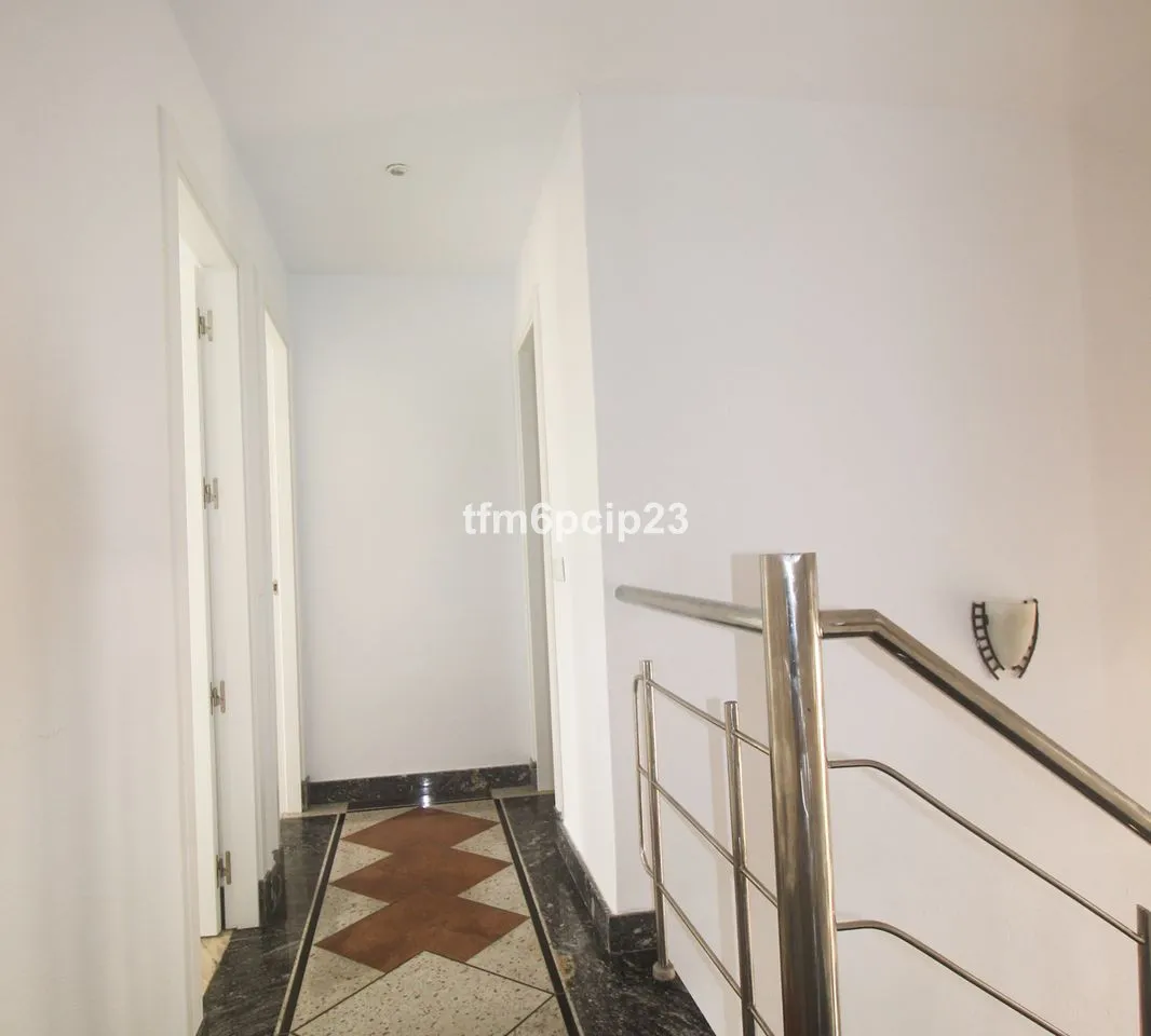 da71d0f8-fc60-43a8-b86d-98e1f3f880a1