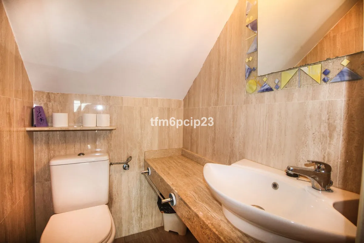 e121ff0b-2c53-43eb-8c81-c00c0b118404