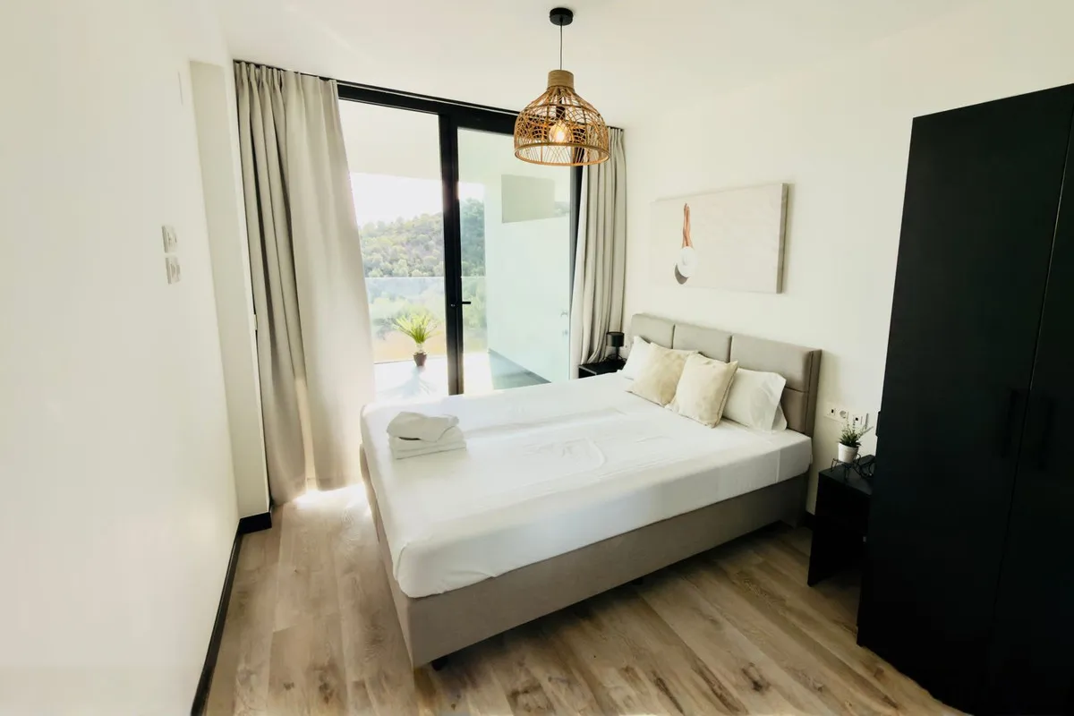 4cbf7db9-2b8c-472d-b0a6-f299fb33227c